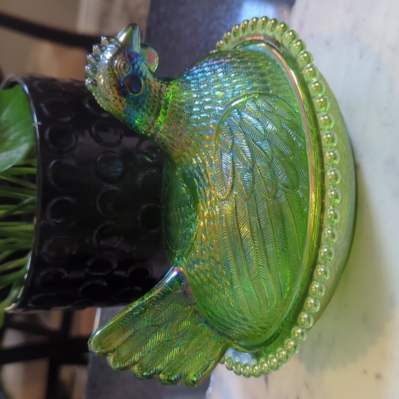 Indiana glass lime green iridescent sitting hen candy dish - Picture 4 of 16